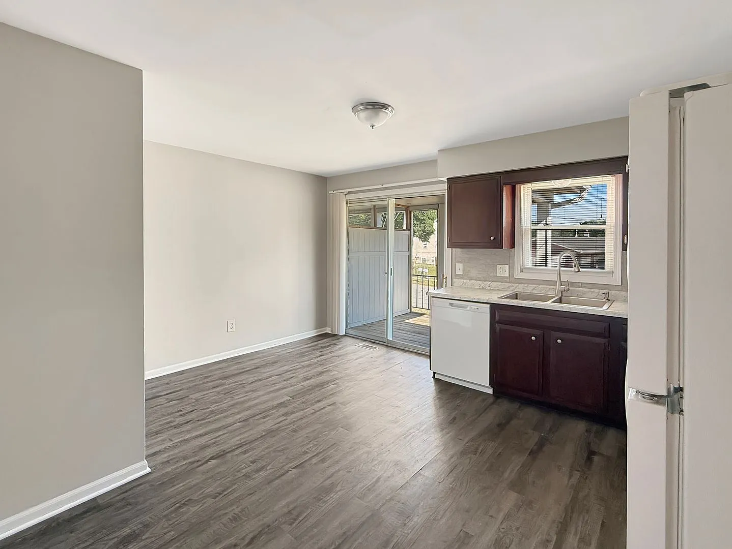 2 bed, 1.0 bath, 850 sqft, $1,295 — Photo 3