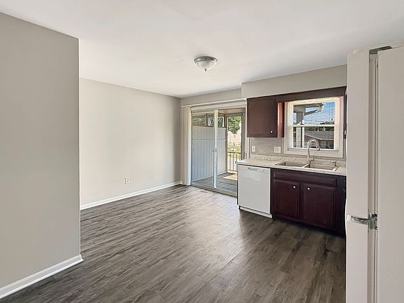 3rd image of 5890 Christie Ave SE