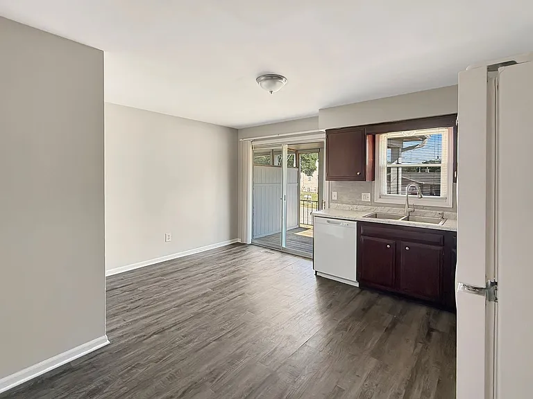 5890 Christie Ave SE — Photo 3