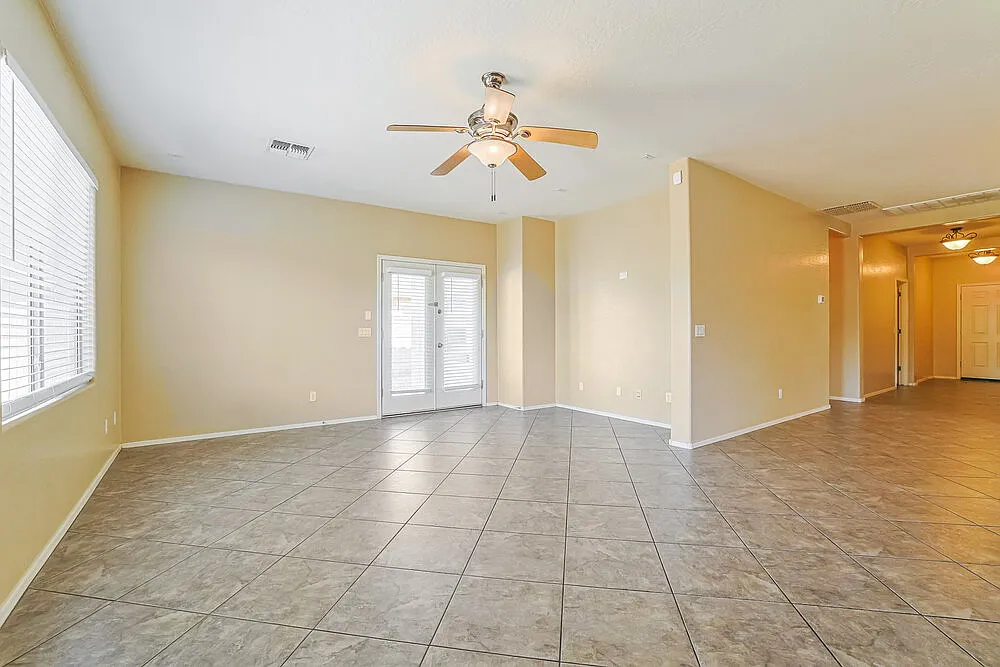3 bed, 2.0 bath, 1750 sqft, $2,435 — Photo 3