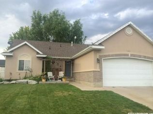 1044 W 400 S, Layton, UT 84041