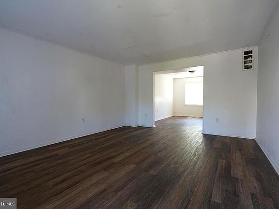 5th image of 12836 Claxton Dr #4