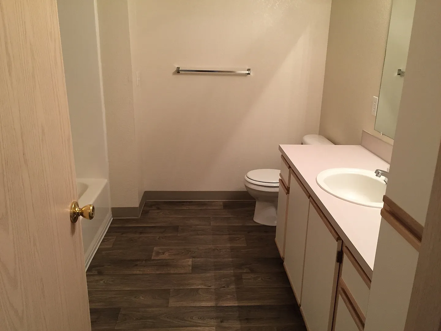 WALLACE PARK APARTMENTS (03) — Photo 4