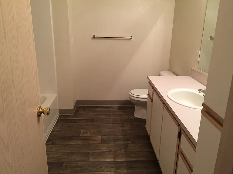 WALLACE PARK APARTMENTS (03) — Photo 17