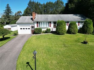 10 Brookdale Dr, Ashaway, RI 02804