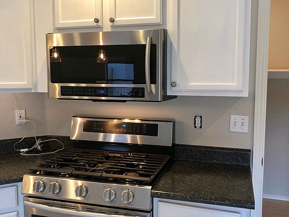 New gas stove & microwave