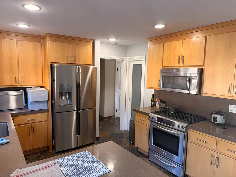 135 S San Mateo Ave — Photo 7