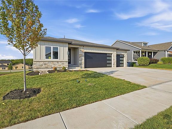 2nd image of 1226 Larkspur Pl
