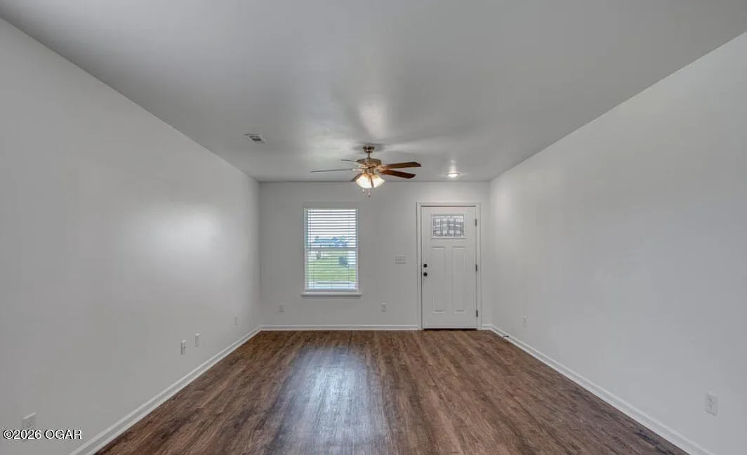3 bed, 2.0 bath, 1385 sqft, $1,400 — Photo 3