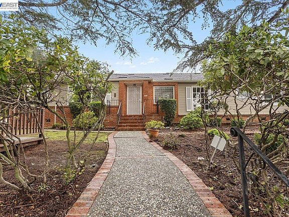 3rd image of 18028 Almond Rd