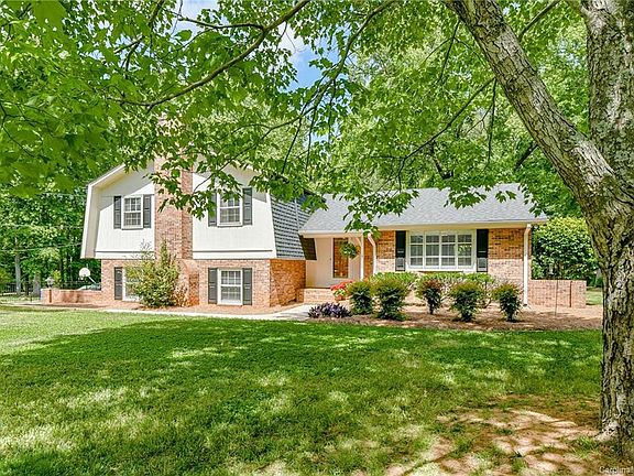 2nd image of 7011 Old Oak Ln