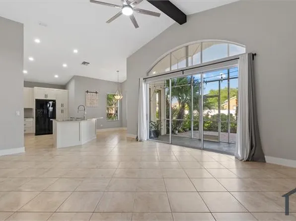6634 38th St E, Sarasota, FL 34243