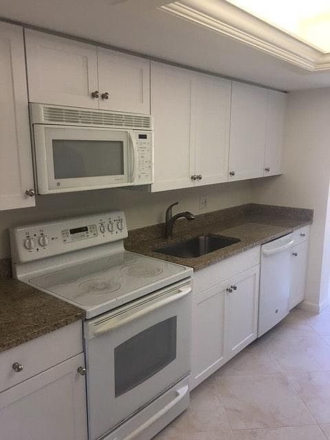 New Kitchen with Granite Countertops