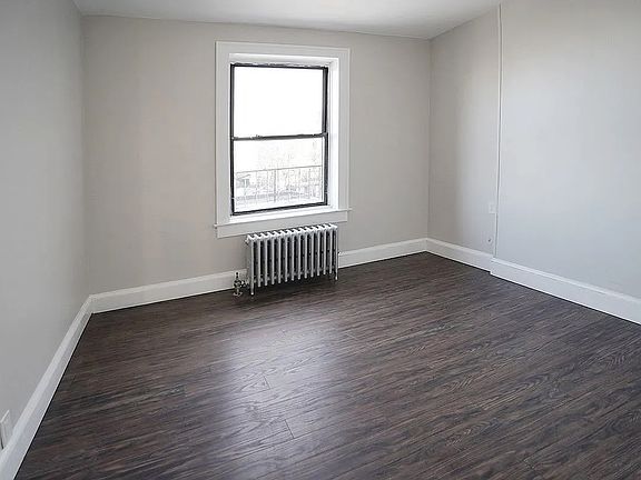 5th image of 24-03 41st Ave #200