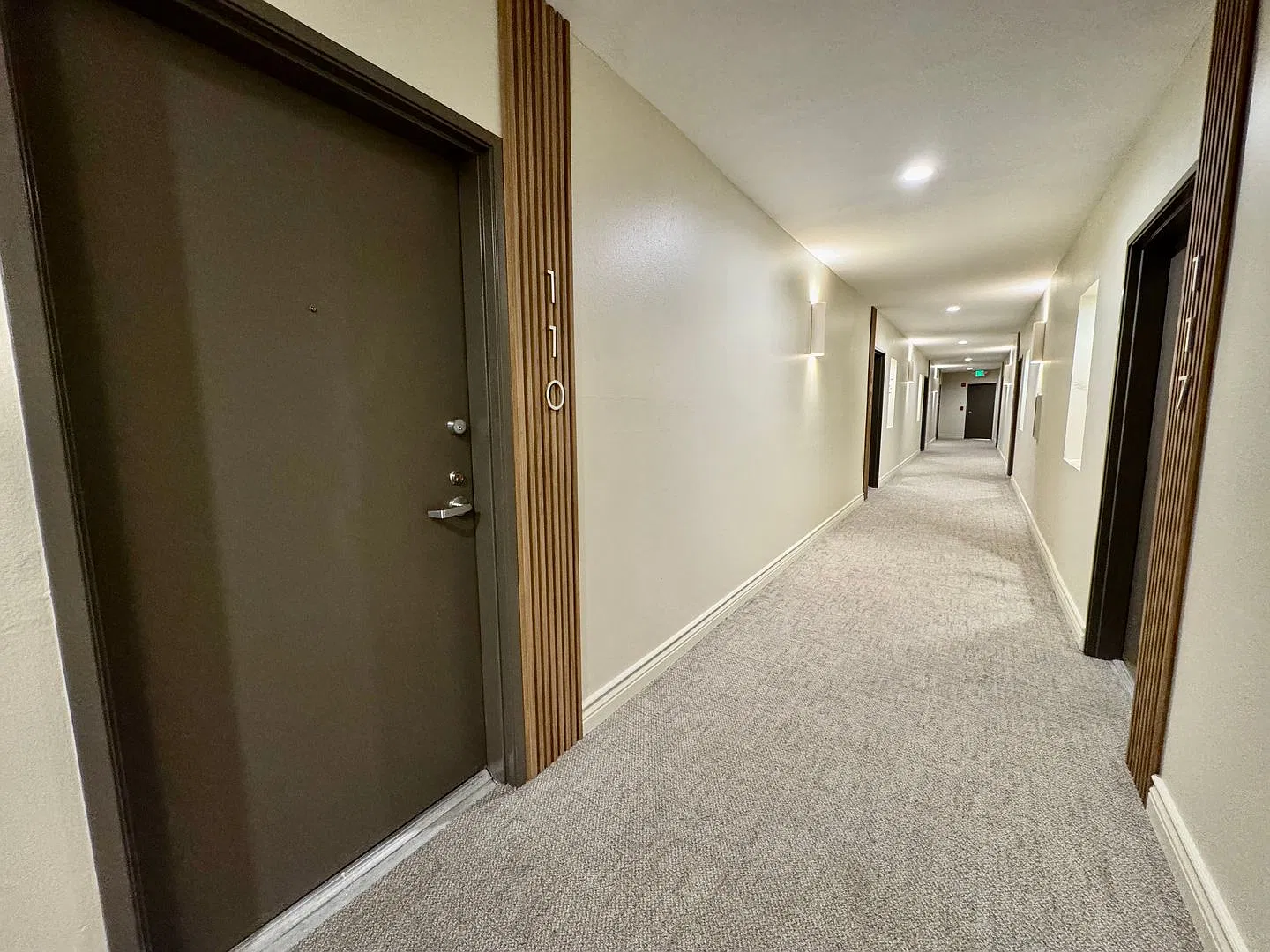 520 S Barrington Ave — Photo 4
