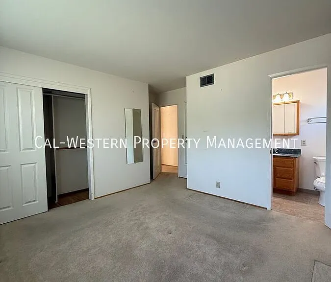 7790 Robindell Way — Photo 10
