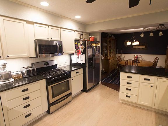 5th image of 2031 Pin Oak Cir