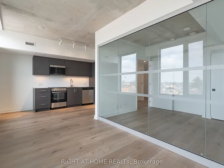 7 Fairbank Ave W #503 — Photo 14