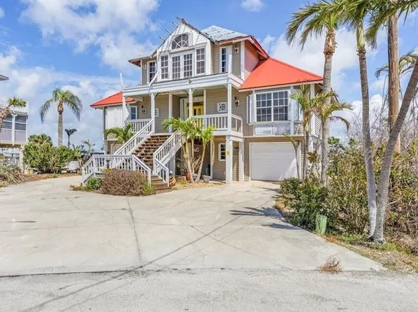 3562 San Carlos Dr, Saint James City, FL 33956