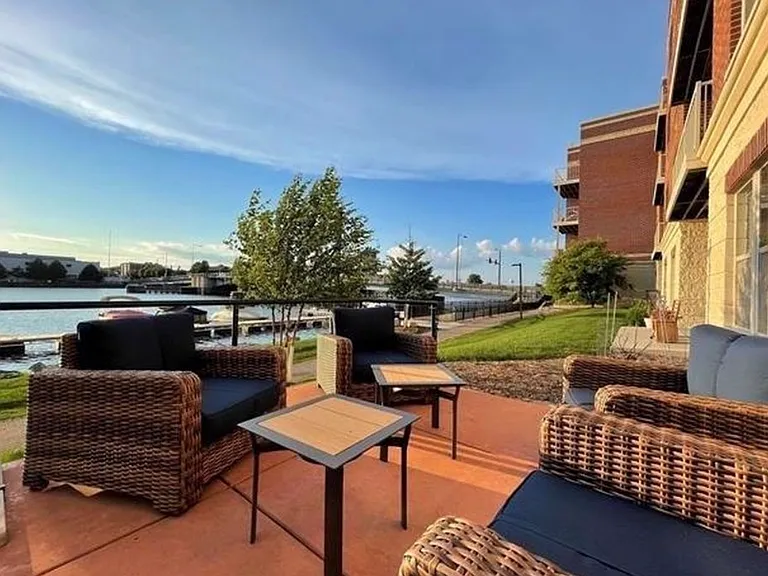 Sitting area/patio area