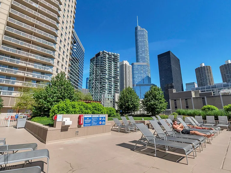 545 N Dearborn St #2503 — Photo 32