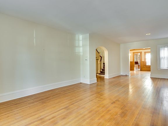 5th image of 4851 S Kenwood Ave
