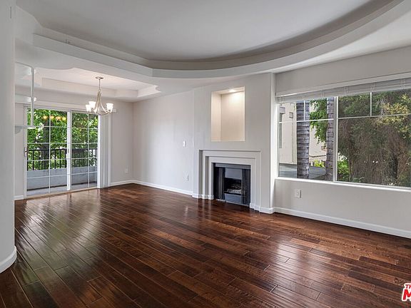 3rd image of 10627 Moorpark St APT 9