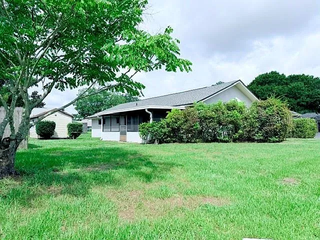4 bed, 2.0 bath, 1793 sqft, $2,600 — Photo 4