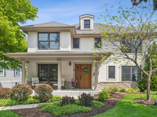 457 Taylor Ave, Glen Ellyn, IL 60137