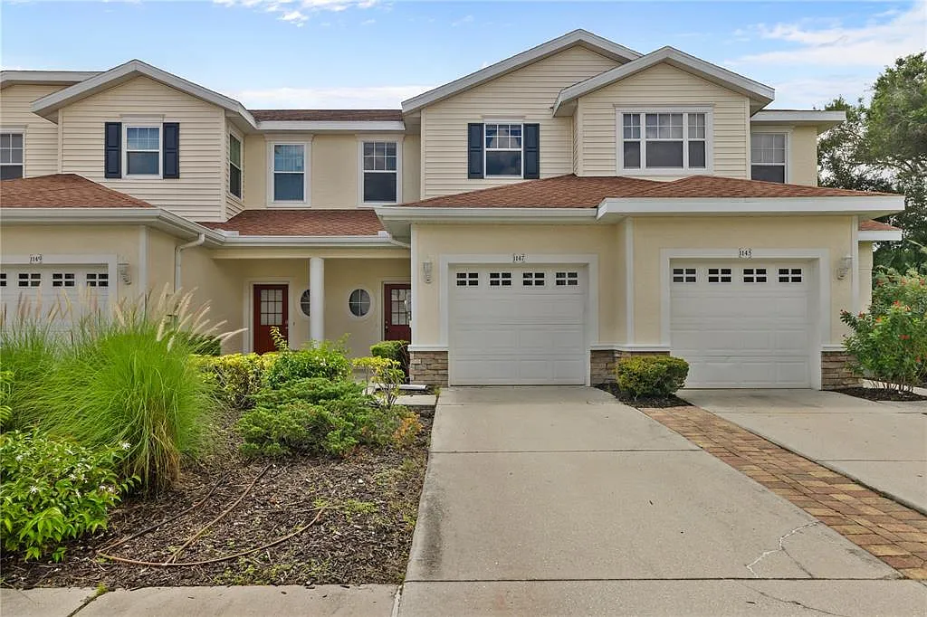 3 bed, 2.5 bath, 1446 sqft, $1,800 — Photo 1