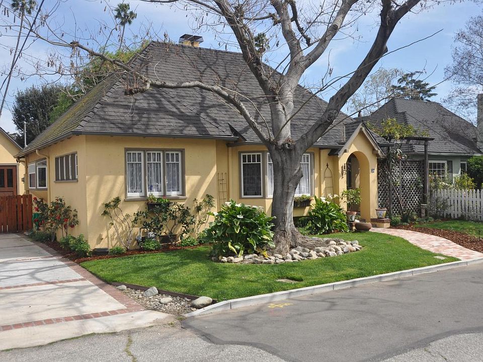 1st image of 26 Oak Knoll Gardens Dr