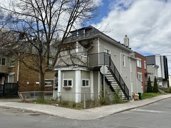 216 Hannah St, Ottawa, ON K1L 7M8
