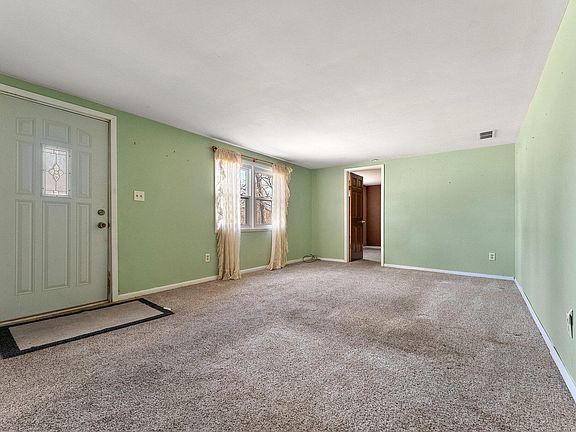 4th image of 2418 Woodward St
