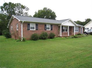 427 Bluemont Rd, Mount Airy, NC 27030