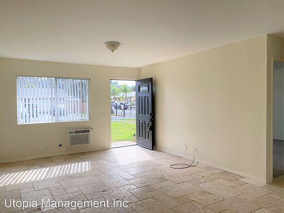 3rd image of 962 S Mollison Ave #22