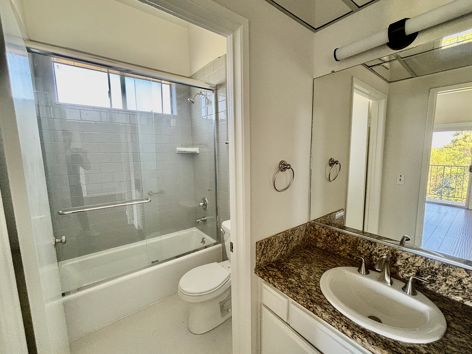 2 bed, 1000 sqft, $2,895 — Photo 3