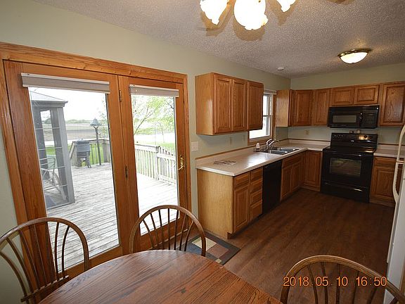 Eat-in kitchen