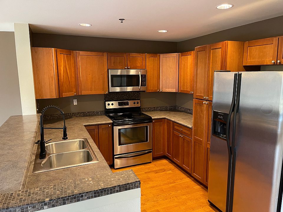 1st image of 3520 Lake Washington Blvd SE APT 106