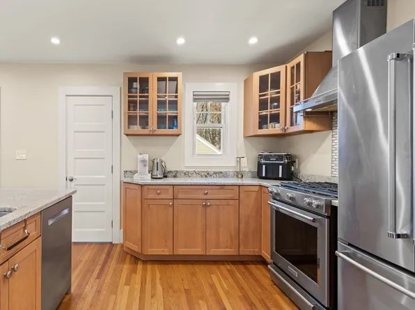 724 East St, Dedham, MA 02026