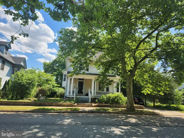 18 East Ave, Swedesboro, NJ 08085