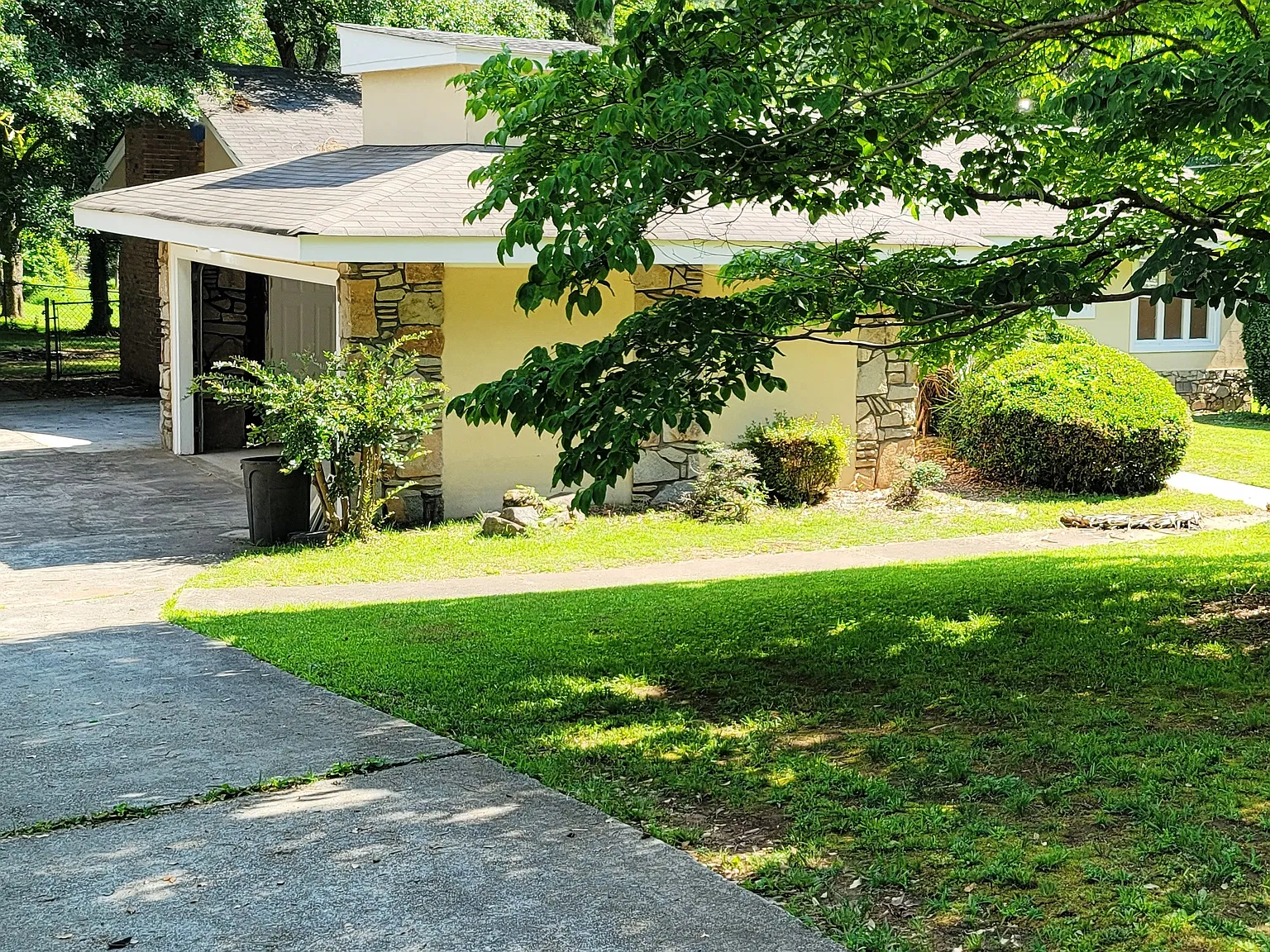 4 bed, $2,650 — Photo 2