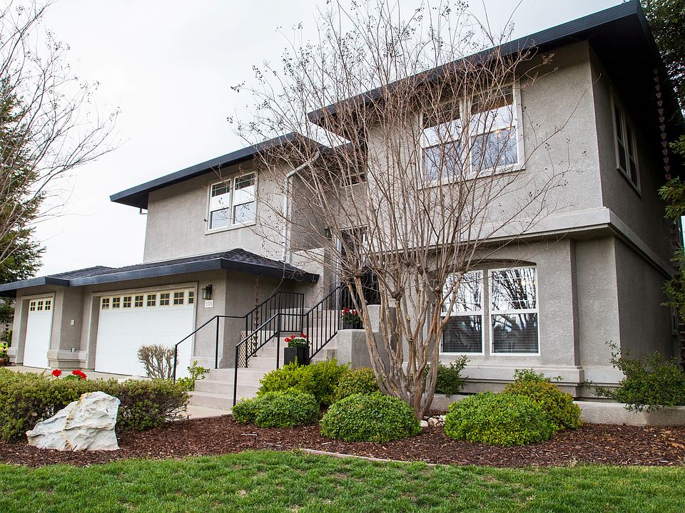 1st image of 2225 Oak Creek Dr
