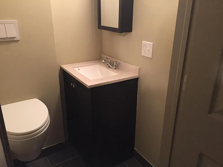 633 N 20th St #1F — Photo 8