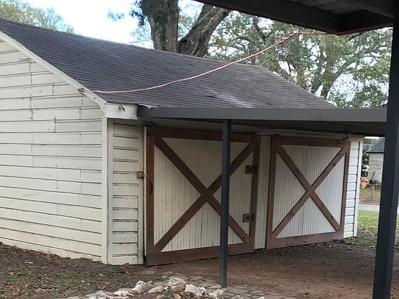 Garage with 2 car carport