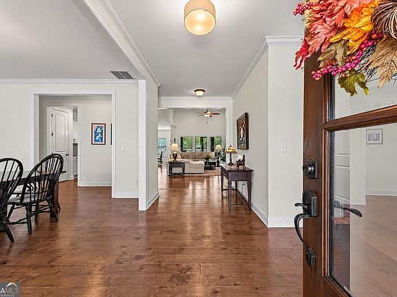 3rd image of 1461 Westminster Way