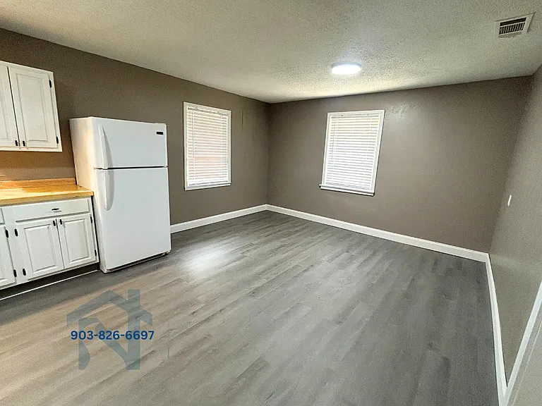 601 Thomas St — Photo 3