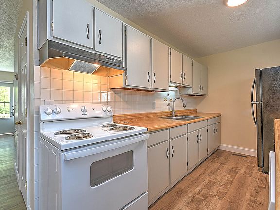 3rd image of 109 Northwood Pl