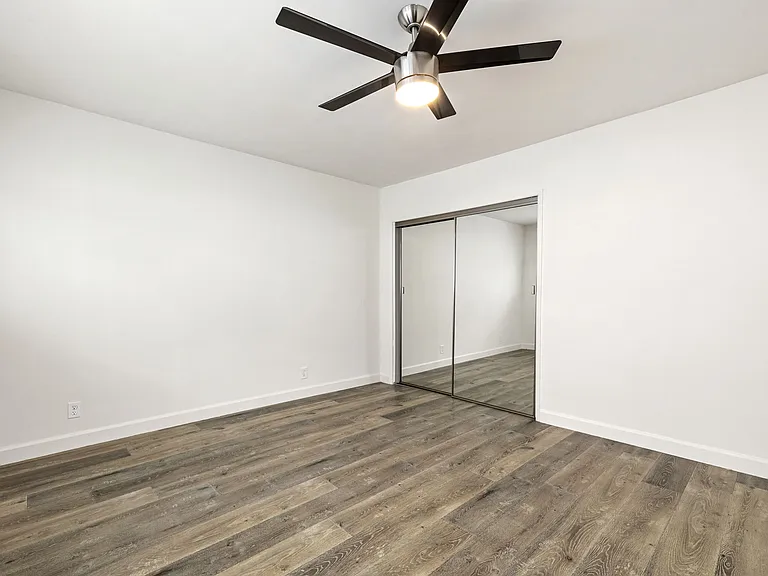 17405 Van Ness — Photo 9