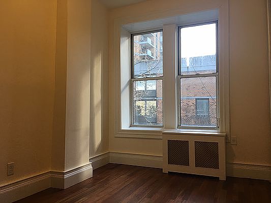 4th image of 417 W 43rd St #T