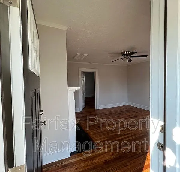 102 W Summit Ave #B — Photo 3